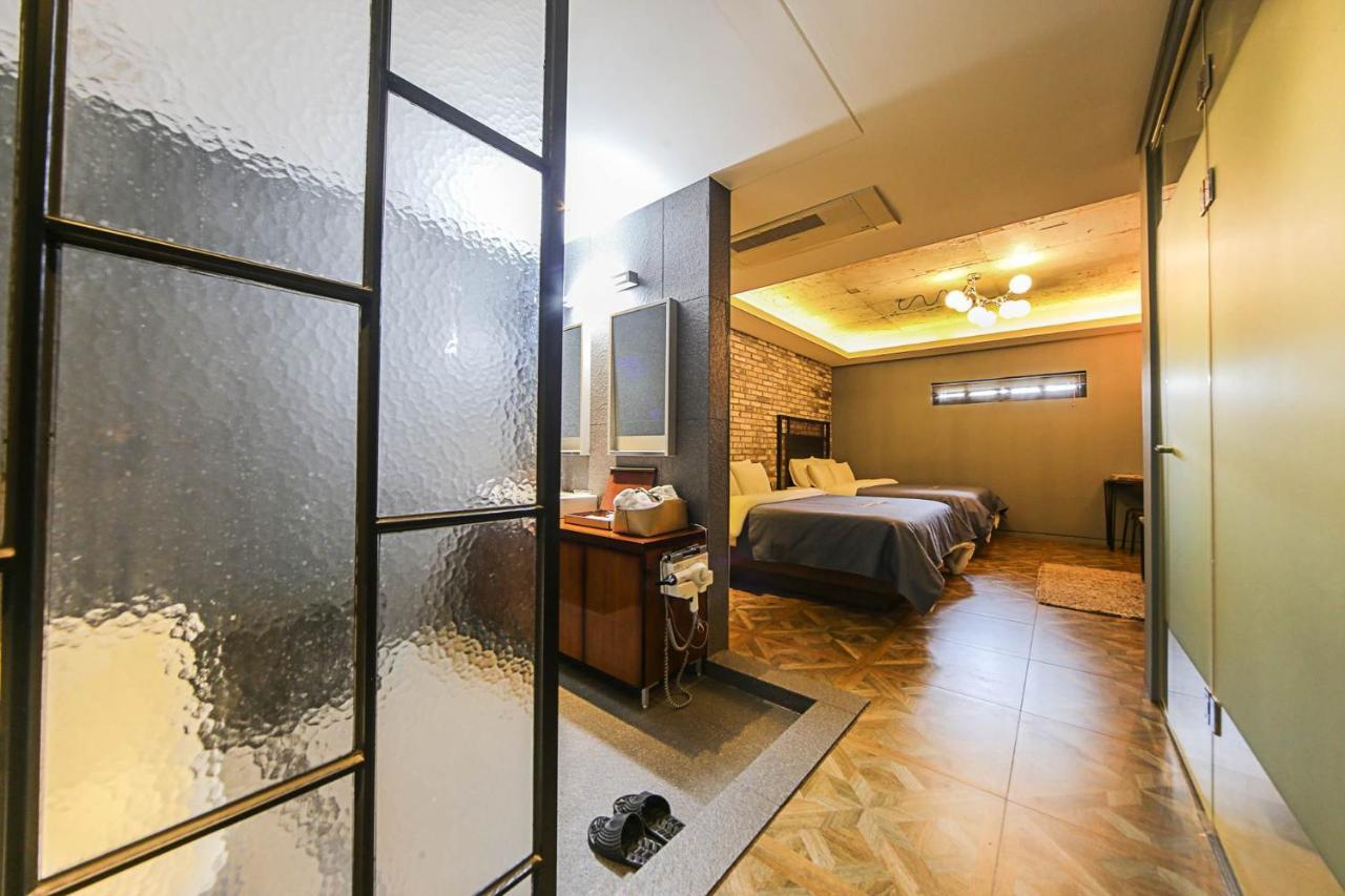 Hotel Myeongjak Chuncheon Buitenkant foto
